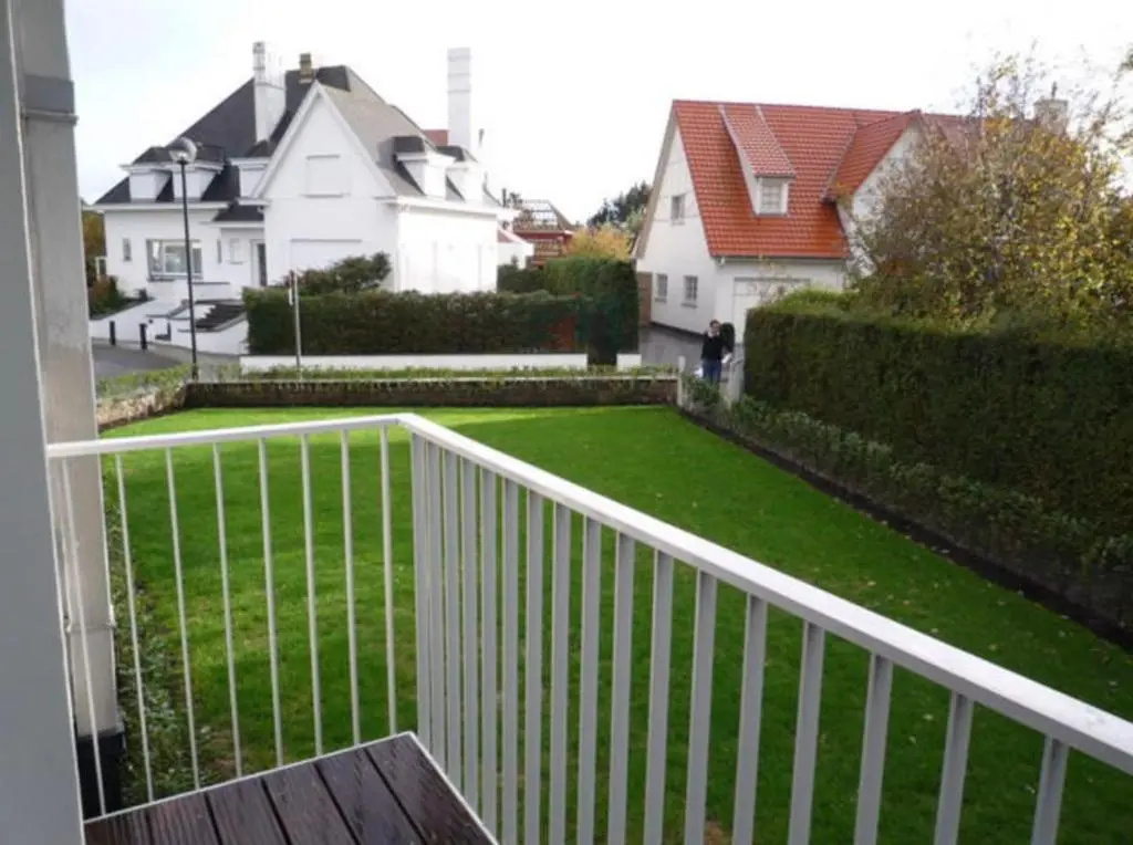 Family apartment with lovely garden and parking