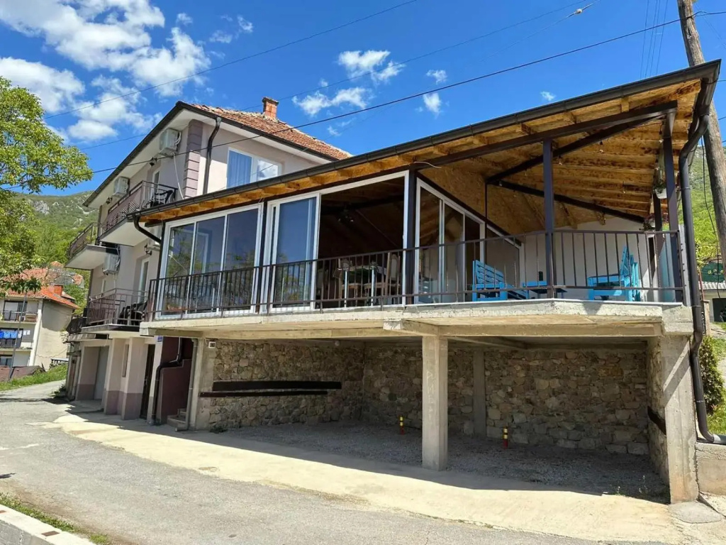 GOPO Guesthouse Elshani