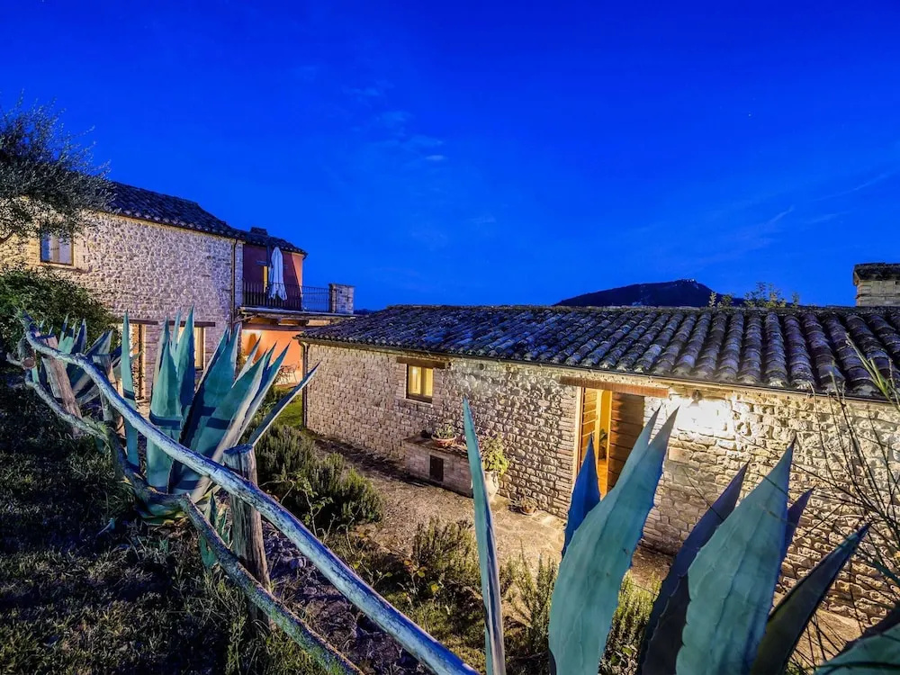 Fabulous Holiday Home With Wifi in Monte San Martino Italy
