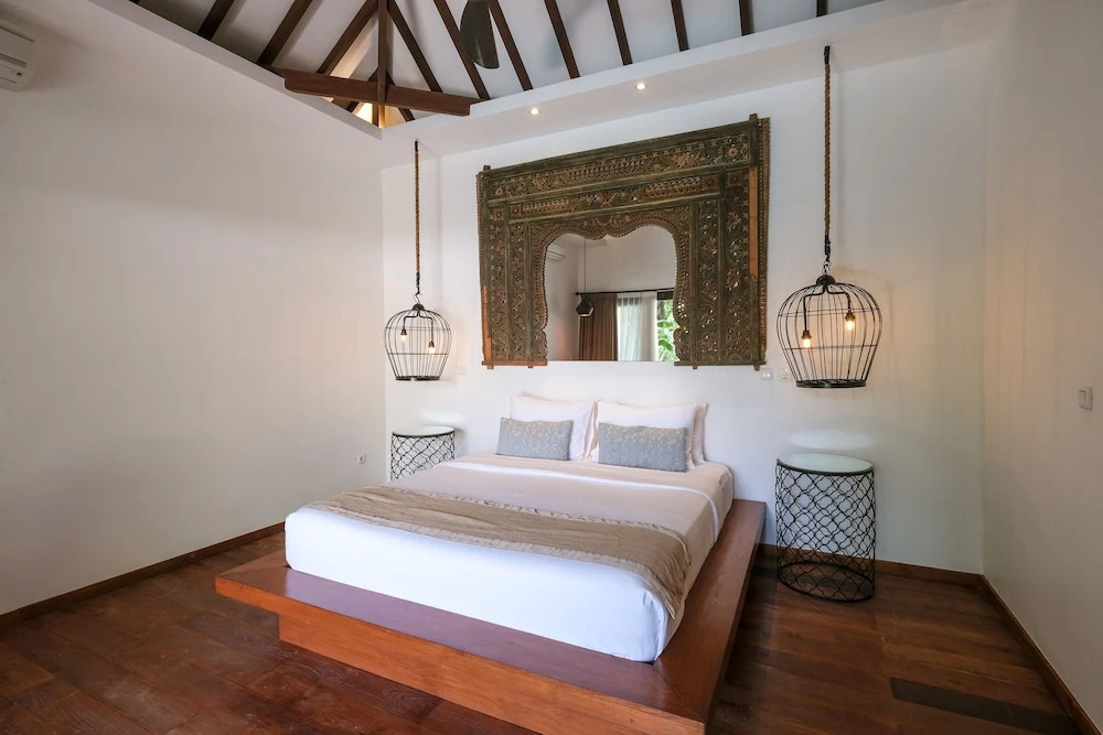 5 Bedrooms Villa