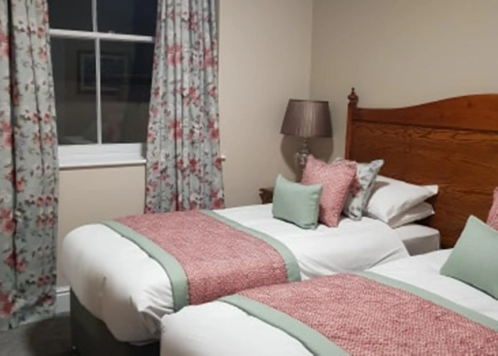 The Atherstone Red Lion Hotel Room Type - Double Room with Four Poster Bed