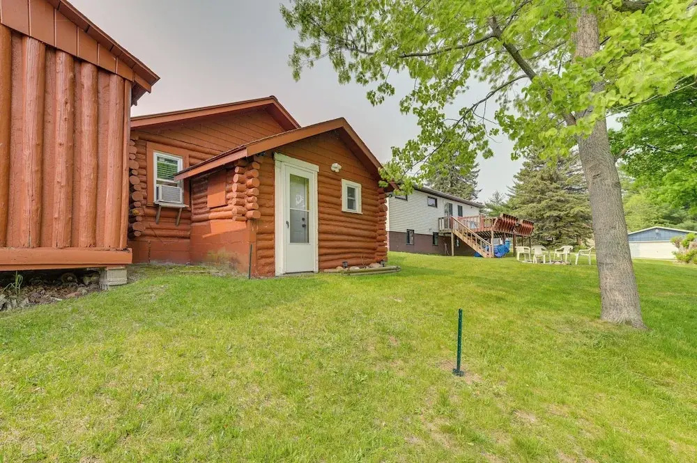 Cozy Houghton Lake Vacation Rental w/ Fireplace!