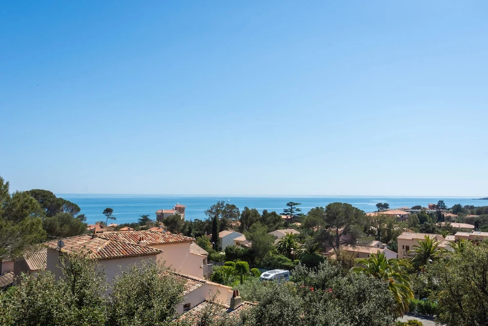 2 Bedrooms Apartment with sea view