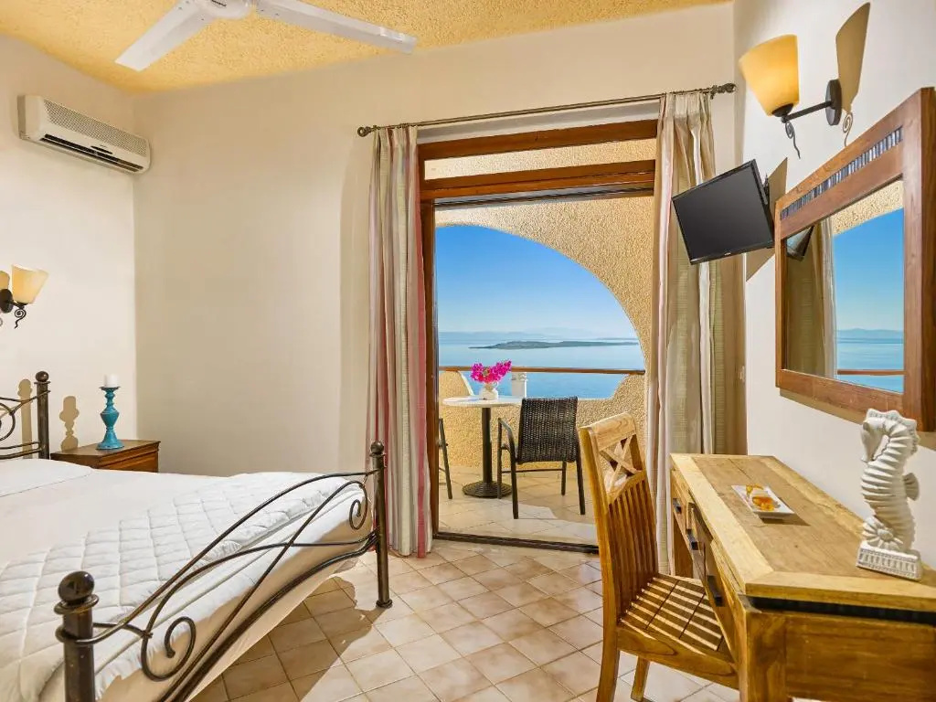 Standard Double room with sea view (full double bed)