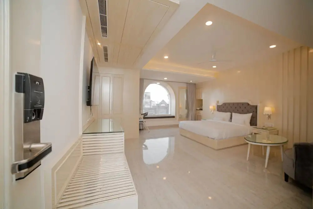 Lobby & Reception