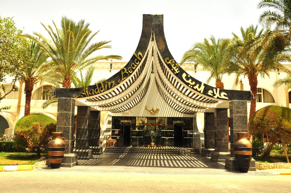 Aladdin Beach Resort — фото 1