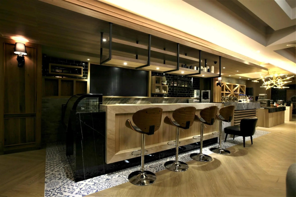 Food & Beverage
