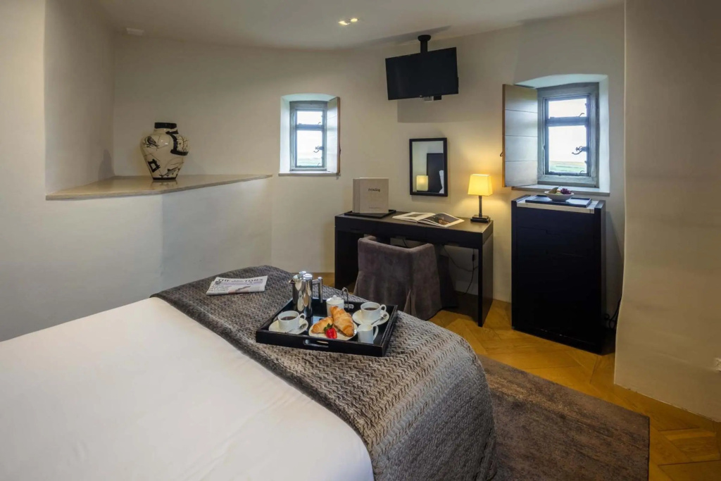 Roch Castle Hotel — 5