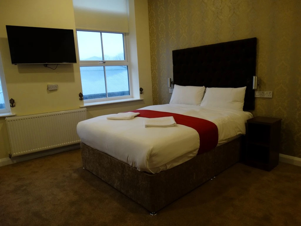 Double Suite (full double bed)