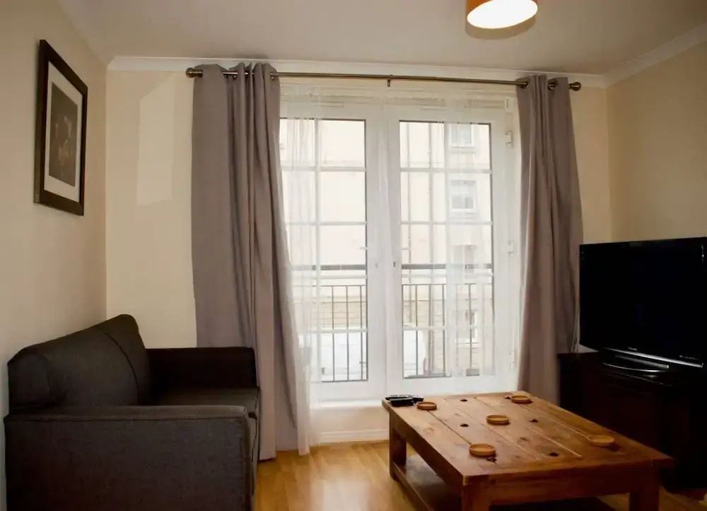 Homely 2 Bed Apartment Next To Leith Walk