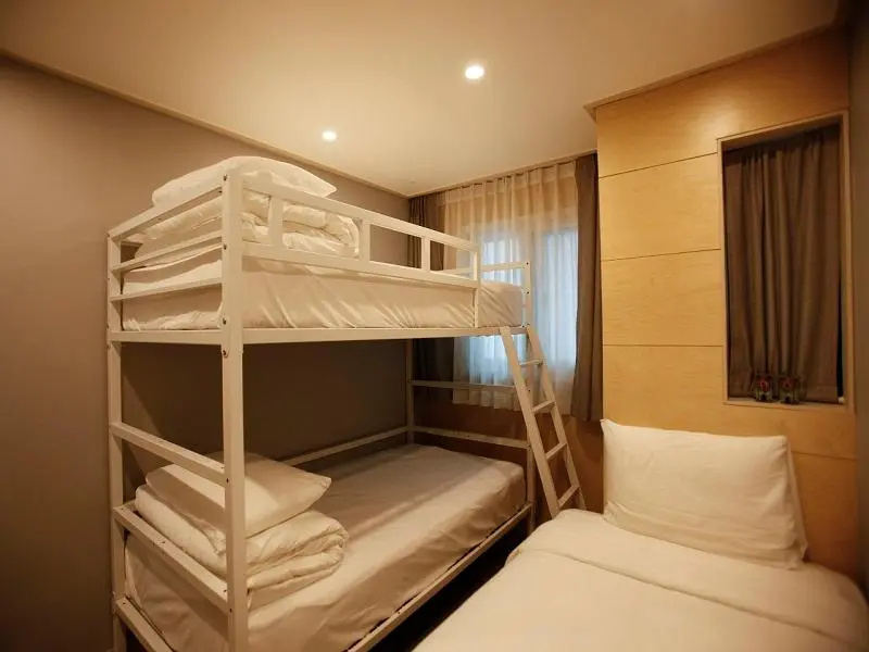 Standard Triple room