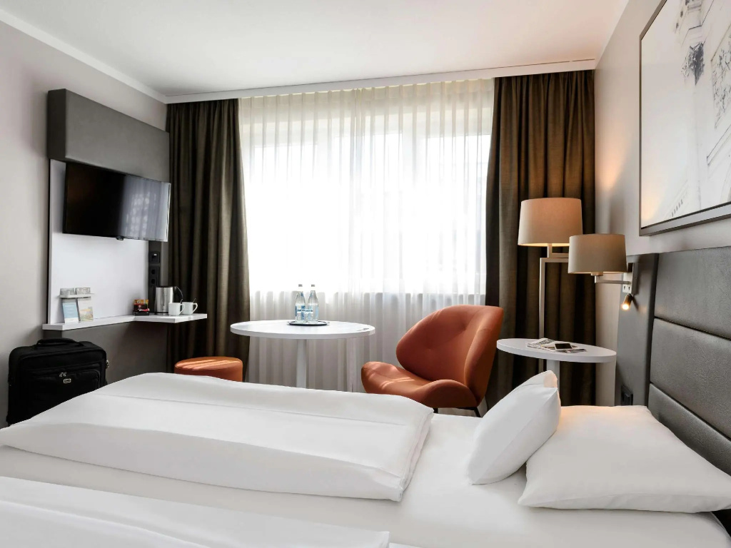 Deluxe Double room (full double bed)