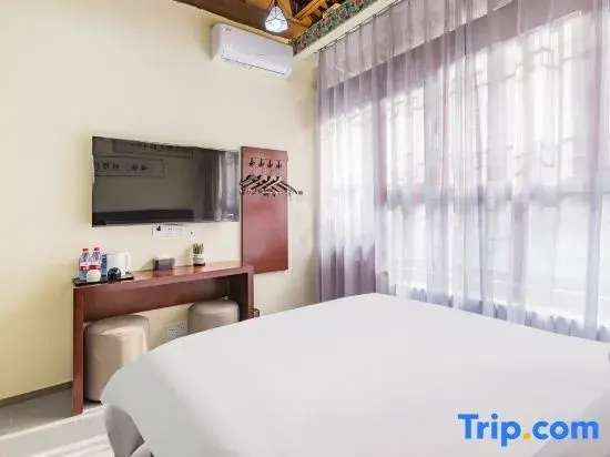 Standard Double room with courtyard view (full double bed)