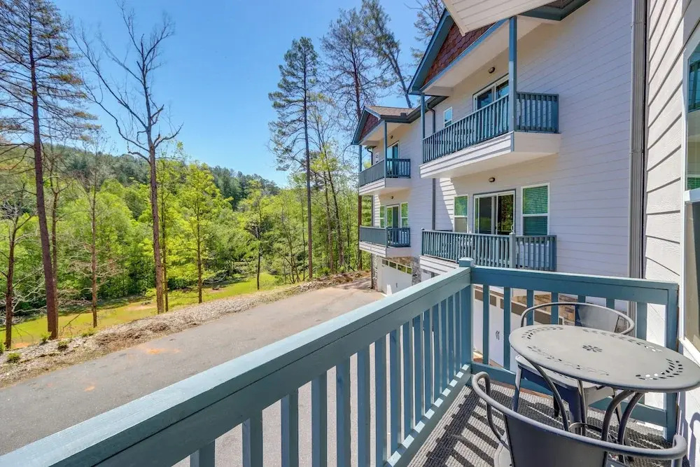 2 Mi to Village & Lake! Charming Helen Retreat