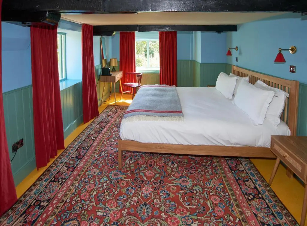 Deluxe Double room (full double bed)