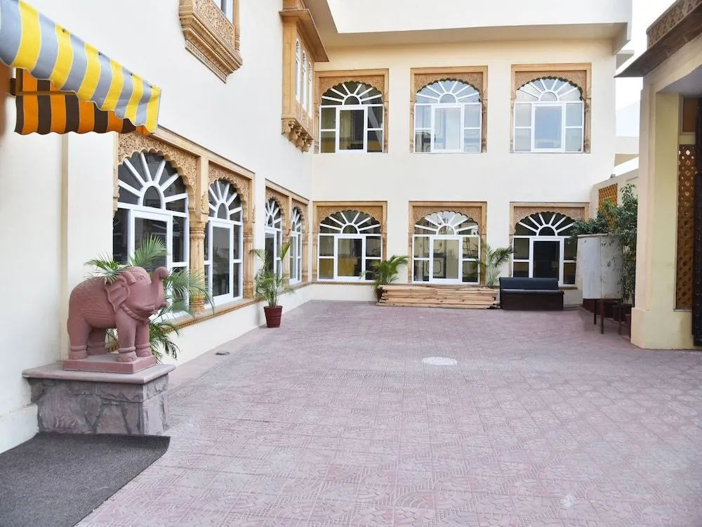 Capital O 35409 Hotel Megh Niwas