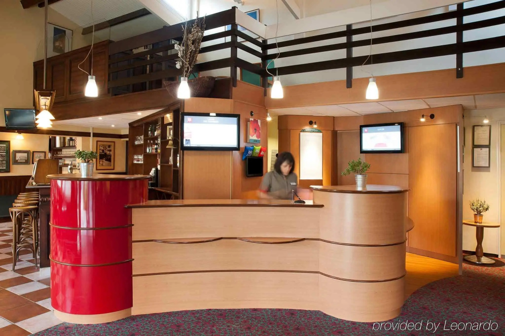 Lobby & Reception