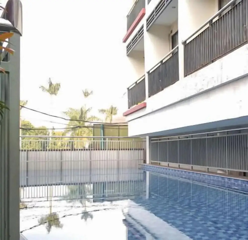 The Modern Monastery Studio At Beverly Dago Apartment