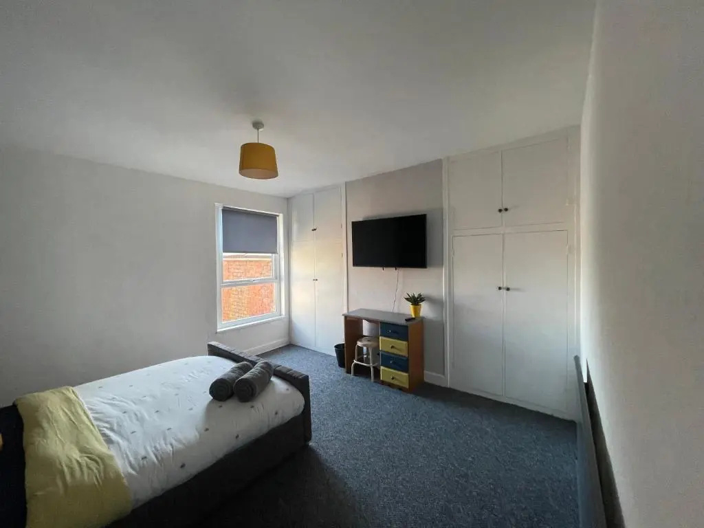 PolkaDot Winter Gardens - 2 x Large Modern Apartments, Central Blackpool