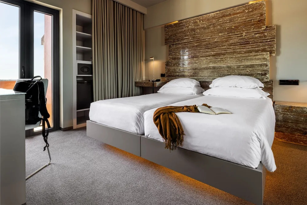 Classic Double room with balcony (twin beds)