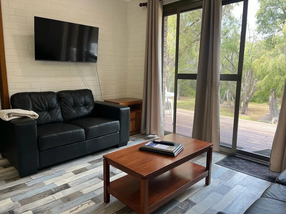 2 Bedrooms Chalet