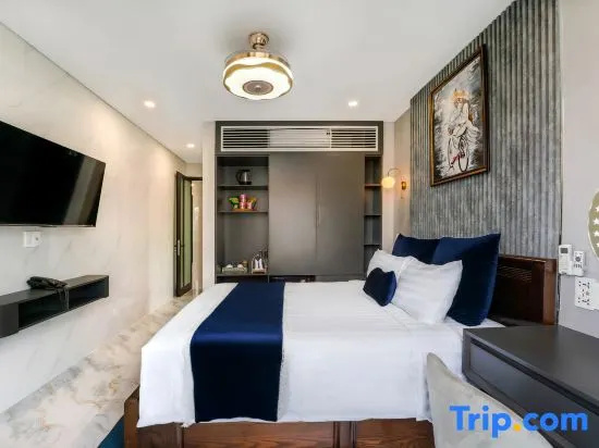 Deluxe Double room with city view (full double bed)