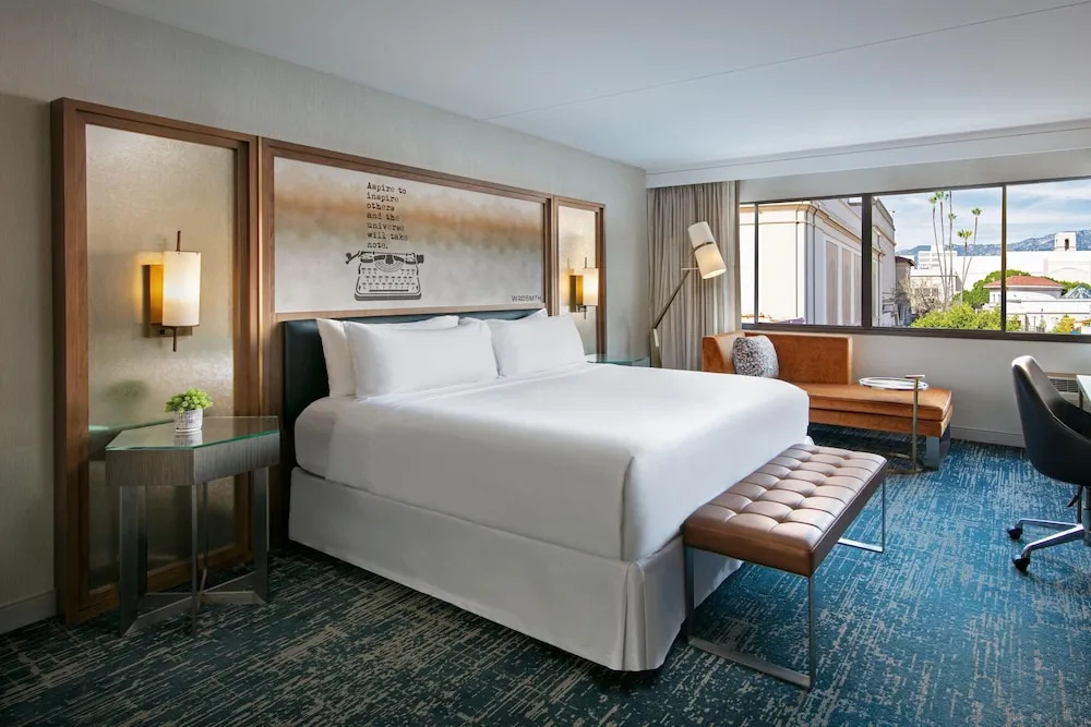 Deluxe Double room (full double bed)