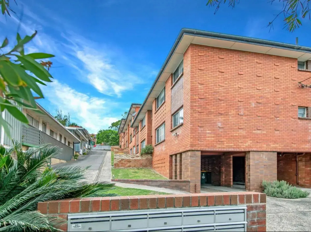 2 Bed Bar Beach Apartment - stroll to beach & cafes, supermarket apartment number 6
