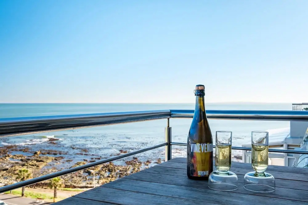 Extraordinary Stay in Mouille Point The Apartment