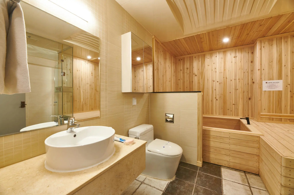 Double Suite (full double bed)