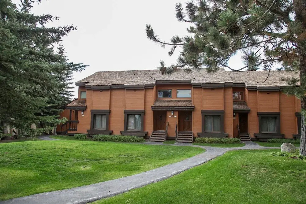 Snowcreek II #253 1 Bedroom Condo by RedAwning