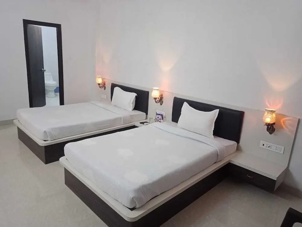 Hotel Kirti palace