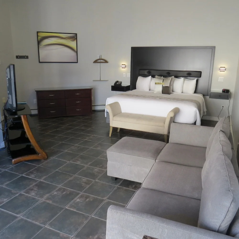 Double Suite with balcony (full double bed)
