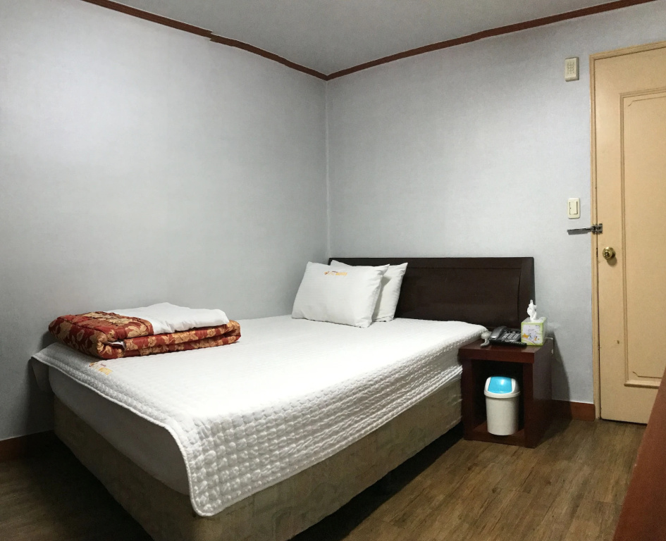 J Motel — 2