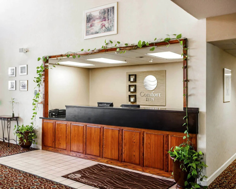 Lobby & Reception