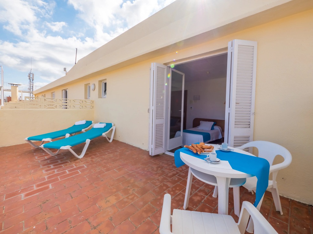 Hotel Checkin Pineda - Général