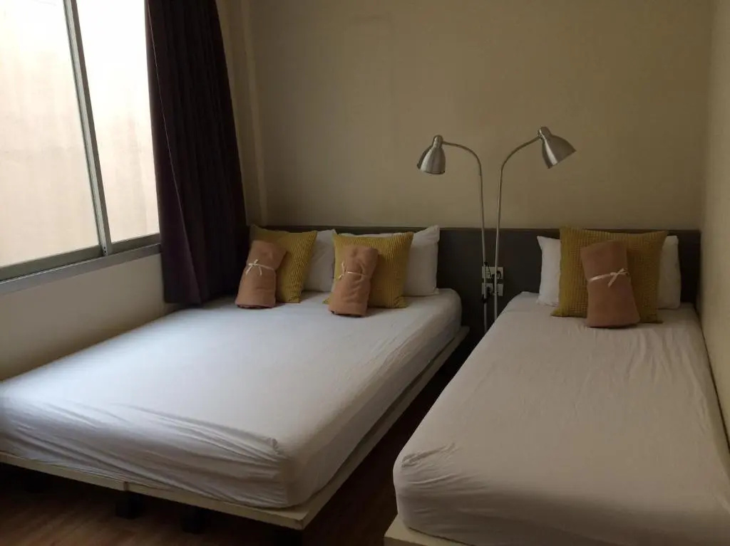 Standard Triple room