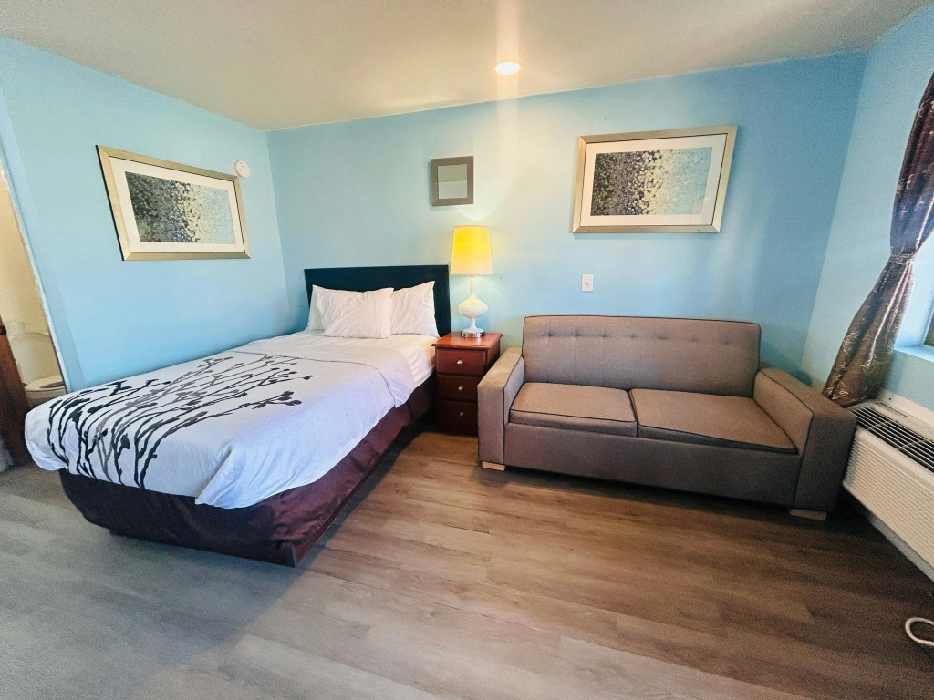 Oak Tree Inn — 3