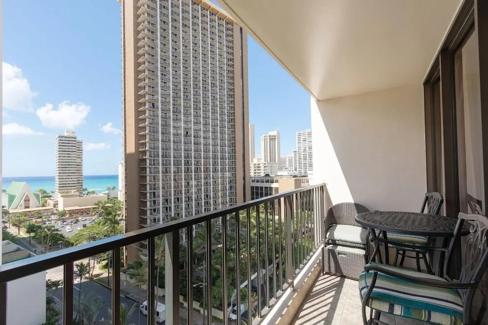 Waikiki Banyan - Partial Ocean View Tower 2 Suite 1204 - фото 6