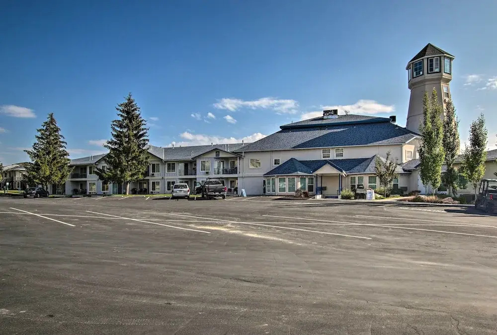Garden City Condo w/ Pool Access by Bear Lake!