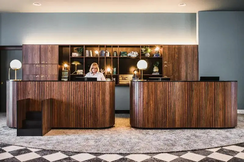 Lobby & Reception