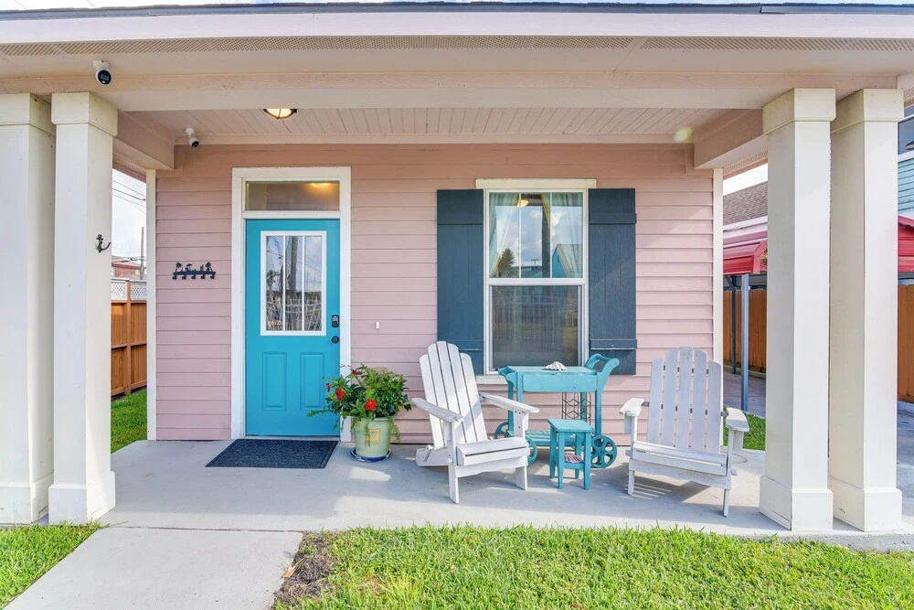 Walk to Beach: Family Home w/ Patio in Galveston