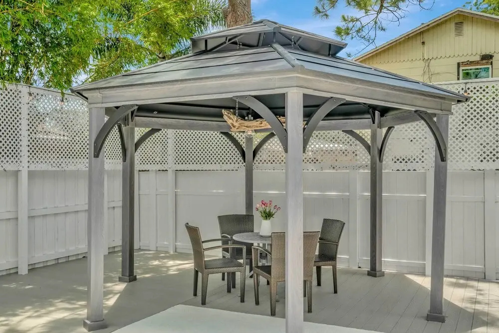 Charming Largo Home w/ Private Pool: 1 Mi to Beach
