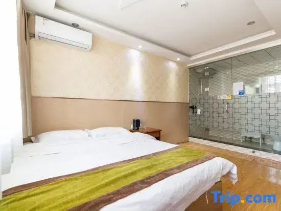 Deluxe Double room (full double bed)