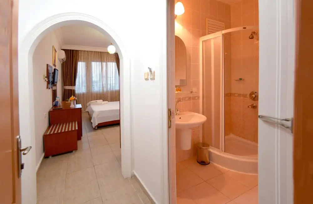 Standard Double room with balcony (full double bed)
