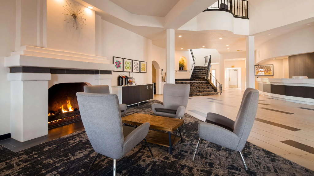 Lobby & Reception