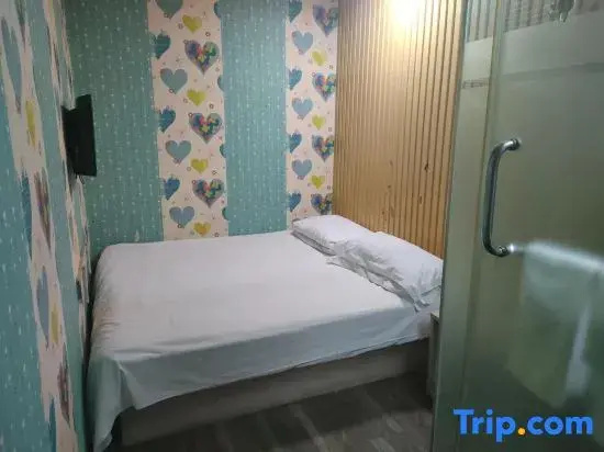 Standard Double Basement room (full double bed)
