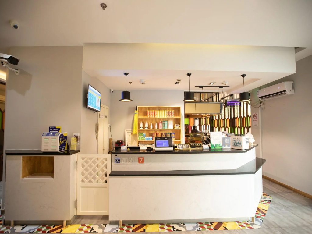 Food & Beverage