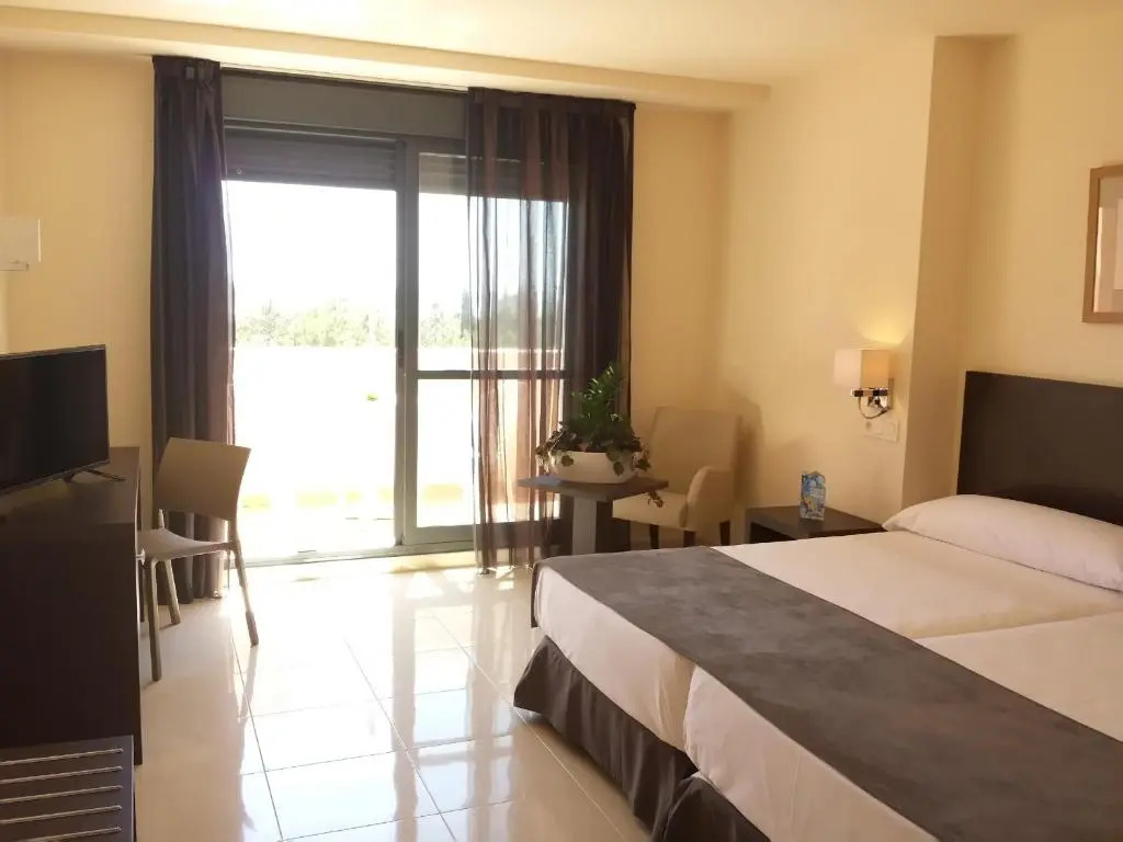 Double room (full double bed)