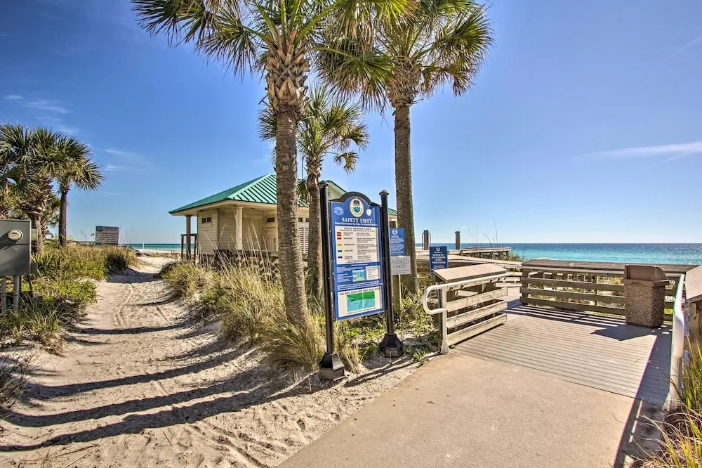Destin Resort W/ Pool Deck & Beach Shuttle! 2 Bedroom Condo